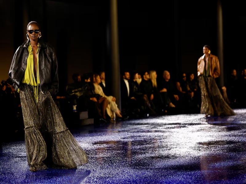 Desfile de Saint Laurent en la Semana de la Moda de París