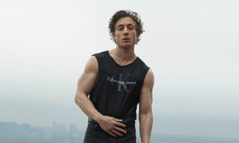 Jeremy Allen White en la campaña de Calvin Klein