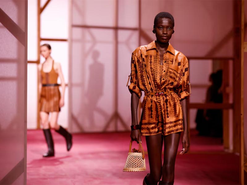 Desfile de Hermès primavera verano 2025