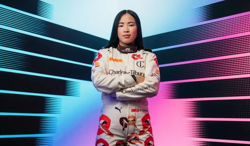 Chloe Chong, piloto de F1 Academy con Charlotte Tilbury